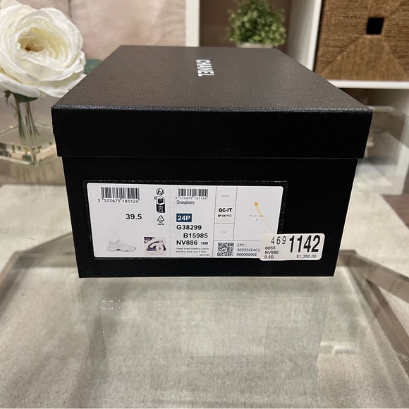 Chanel Shoe Box and Shoelaces - Picture 6 of 12